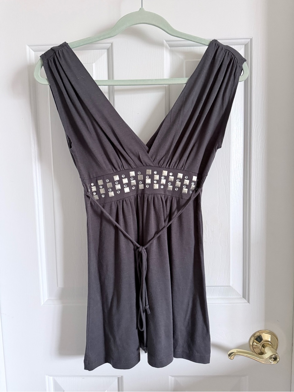 💿🩶 True Y2K Vintage Izzy Jae 2000s Sleeveless V-Neck Embellished Gray Top